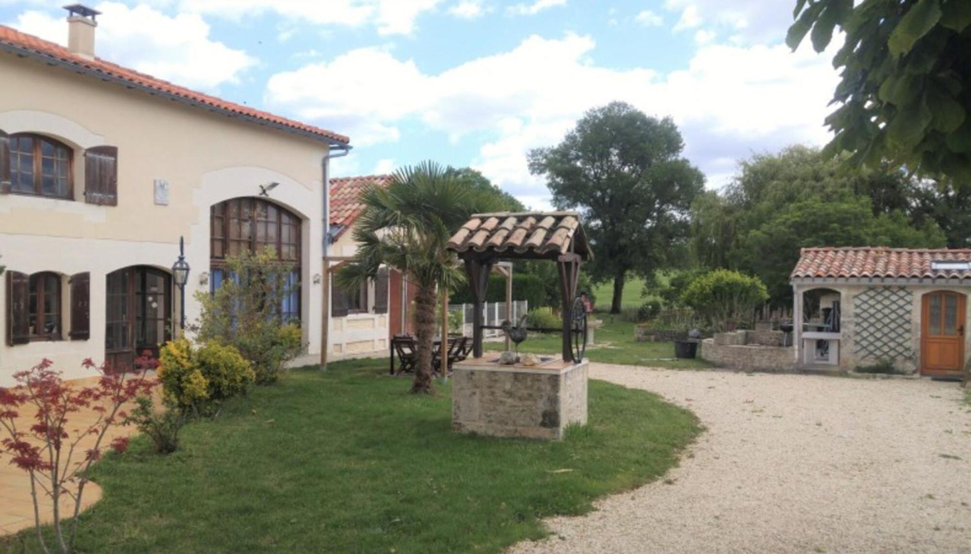 Les Roses De Jonzac Mortiers Exterior foto